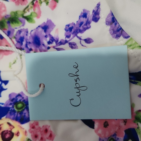 NWT Cupshe Bikini Bottom, Size Small, White Background with Floral Design - Picture 2 of 6